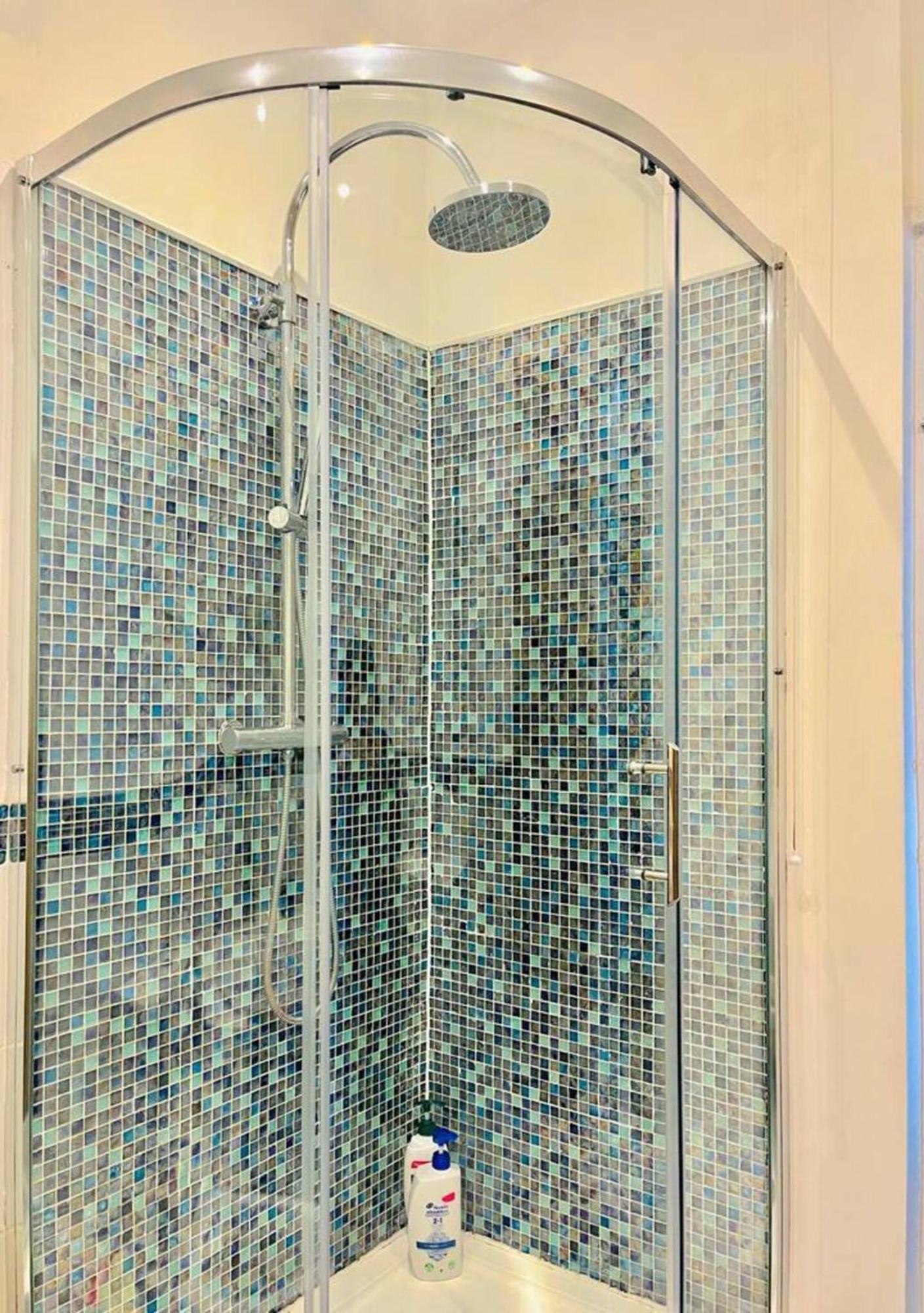 פורטסמות' Stunning 3 Double Bedroom Beach Front Apartment מראה חיצוני תמונה